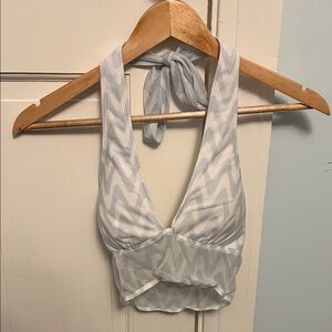 Stylish Halter Crop Top with Zigzag Pattern